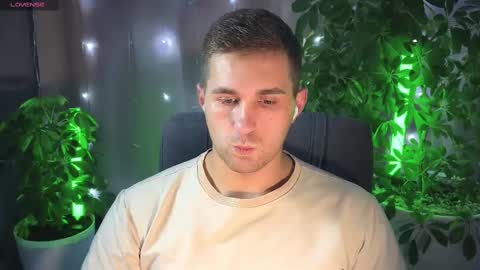 Snapshot of kochka25 chatting on February 2025 03:43:02 PM Sweet boy online show from February 2025 03:43:02 PM