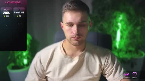 Snapshot of kochka25 chatting on February 2025 09:04:01 PM Sweet boy online show from February 2025 09:04:01 PM