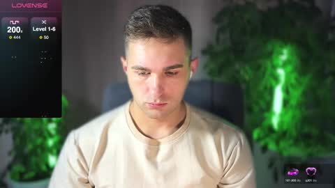 Snapshot of kochka25 chatting on March 2025 05:33:02 AM Sweet boy online show from March 2025 05:33:02 AM