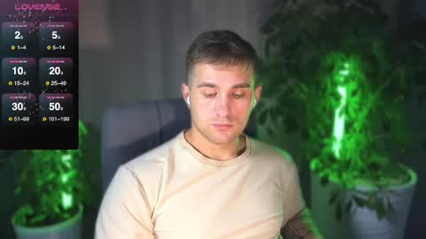 Snapshot of kochka25 chatting on March 2025 03:42:02 PM Sweet boy online show from March 2025 03:42:02 PM