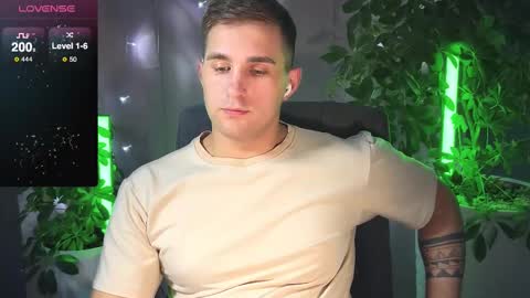 Snapshot of kochka25 chatting on March 2025 09:42:02 PM Sweet boy online show from March 2025 09:42:02 PM