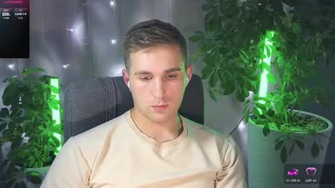 Snapshot of kochka25 chatting on March 2025 09:06:02 PM Sweet boy online show from March 2025 09:06:02 PM