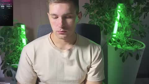 Snapshot of kochka25 chatting on March 2025 09:13:02 AM Sweet boy online show from March 2025 09:13:02 AM