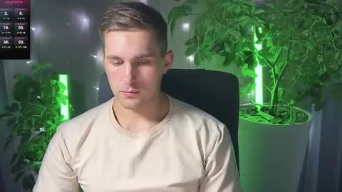 Snapshot of kochka25 chatting on March 2025 06:00:02 PM Sweet boy online show from March 2025 06:00:02 PM