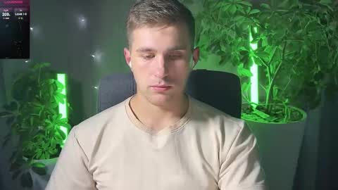 Snapshot of kochka25 chatting on March 2025 10:08:02 PM Sweet boy online show from March 2025 10:08:02 PM