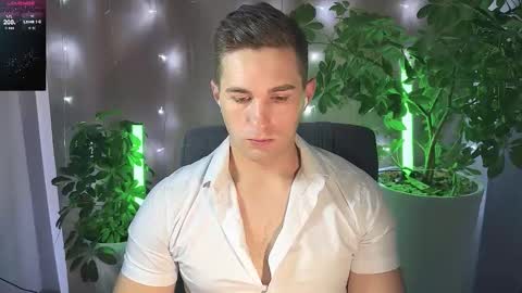 Snapshot of kochka25 chatting on March 2025 09:02:02 AM Sweet boy online show from March 2025 09:02:02 AM