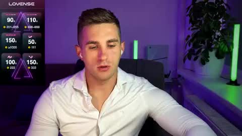 Snapshot of kochka25 chatting on September 2025 01:44:02 PM Sweet boy online show from September 2025 01:44:02 PM