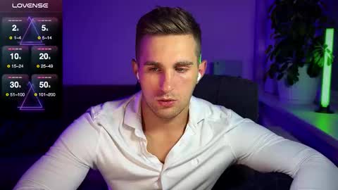 Snapshot of kochka25 chatting on September 2025 04:06:02 PM Sweet boy online show from September 2025 04:06:02 PM