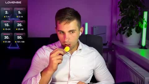 Snapshot of kochka25 chatting on September 2025 05:35:01 PM Sweet boy online show from September 2025 05:35:01 PM