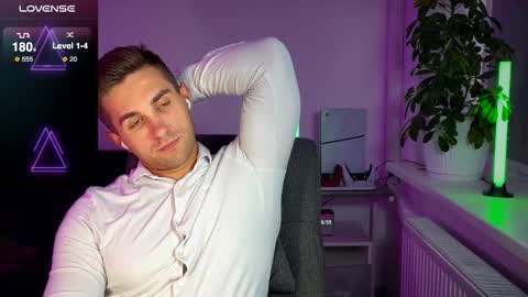 Snapshot of kochka25 chatting on September 2025 01:58:01 PM Sweet boy online show from September 2025 01:58:01 PM