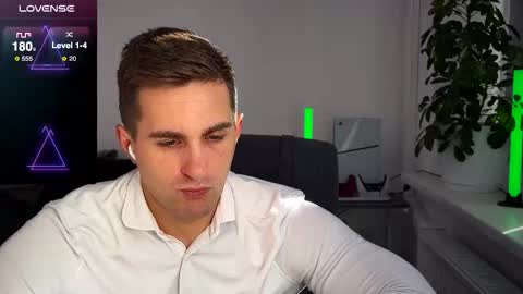 Snapshot of kochka25 chatting on September 2025 12:08:02 PM Sweet boy online show from September 2025 12:08:02 PM