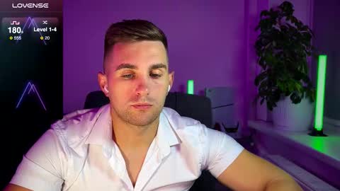 Snapshot of kochka25 chatting on September 2025 04:23:02 PM Sweet boy online show from September 2025 04:23:02 PM