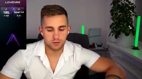 Snapshot of kochka25 chatting on October 2025 11:27:02 AM Sweet boy online show from October 2025 11:27:02 AM