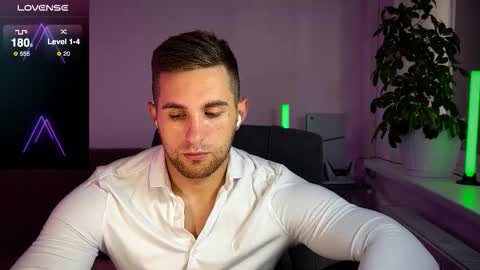 Snapshot of kochka25 chatting on October 2025 09:51:02 AM Sweet boy online show from October 2025 09:51:02 AM