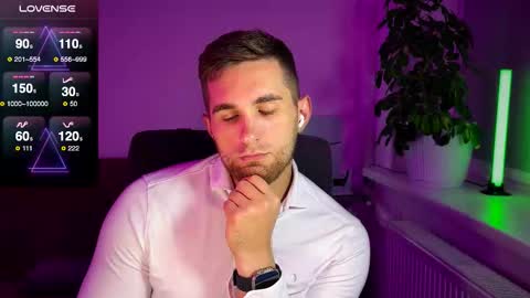 Snapshot of kochka25 chatting on October 2025 03:44:02 PM Sweet boy online show from October 2025 03:44:02 PM