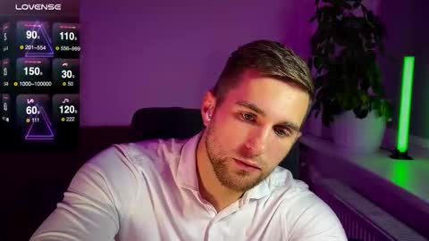 Snapshot of kochka25 chatting on October 2025 06:52:02 PM Sweet boy online show from October 2025 06:52:02 PM