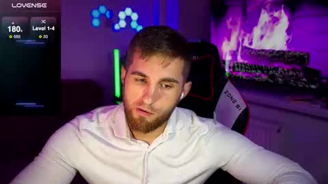 Snapshot of kochka25 chatting on November 2025 03:25:02 PM Sweet boy online show from November 2025 03:25:02 PM