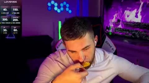 Snapshot of kochka25 chatting on November 2025 01:12:02 PM Sweet boy online show from November 2025 01:12:02 PM