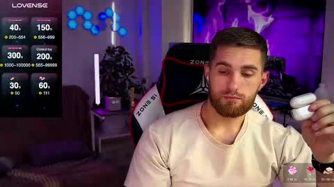 Snapshot of kochka25 chatting on November 2025 10:37:01 AM Sweet boy online show from November 2025 10:37:01 AM