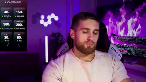 Snapshot of kochka25 chatting on November 2025 01:33:02 PM Sweet boy online show from November 2025 01:33:02 PM