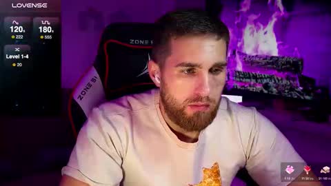 Snapshot of kochka25 chatting on November 2025 10:33:02 PM Sweet boy online show from November 2025 10:33:02 PM