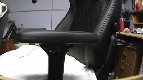 Kodiak1974 online show from October 2025 10:30:02 PM