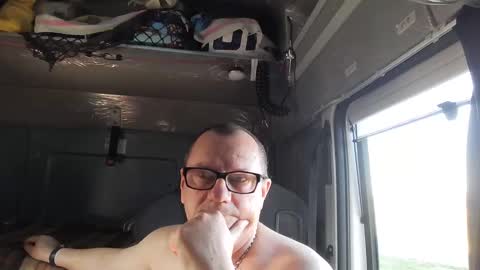 Snapshot of komputer123456789 chatting on March 2025 08:33:02 AM Bogdan online show from March 2025 08:33:02 AM