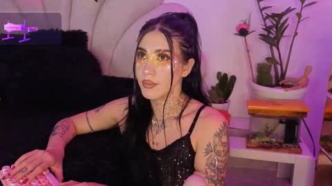 Snapshot of korolovaa chatting on October 2025 01:04:02 AM korolova online show from October 2025 01:04:02 AM