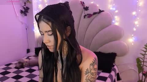 Snapshot of korolovaa chatting on December 2025 09:19:02 PM korolova online show from December 2025 09:19:02 PM