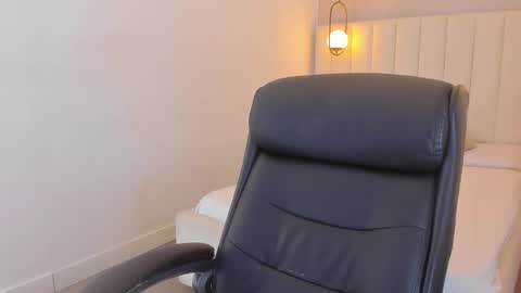 K O S M I C online show from September 2025 12:49:02 PM