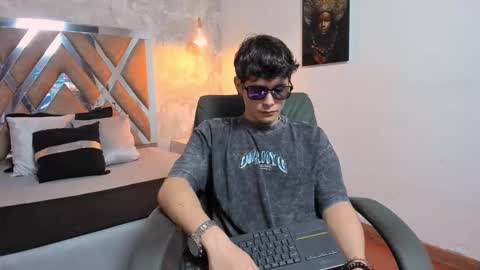 Snapshot of kraven_lust chatting on February 2026 03:21:01 AM Kraven online show from February 2026 03:21:01 AM