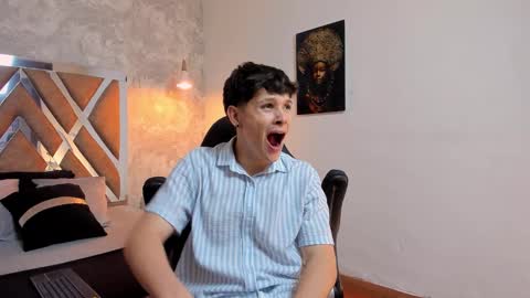 Snapshot of kraven_lust chatting on February 2026 03:03:01 AM Kraven online show from February 2026 03:03:01 AM