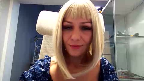 Kristi online show from November 2025 11:42:02 AM