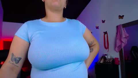 Snapshot of kriss_sweetboobs chatting on November 2025 12:05:02 PM kriss_sweetboobs online show from November 2025 12:05:02 PM