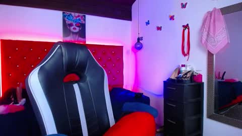 Snapshot of kriss_sweetboobs chatting on November 2025 12:16:02 PM kriss_sweetboobs online show from November 2025 12:16:02 PM