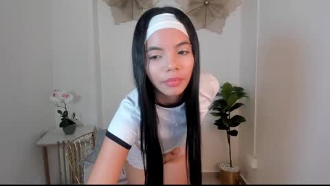 Krisstine  online show from March 2025 06:44:02 PM
