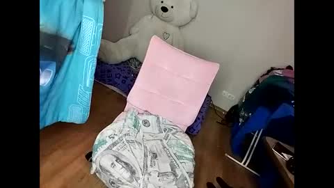 Snapshot of krisssexi chatting on December 2024 06:43:01 AM KrissSexi online show from December 2024 06:43:01 AM