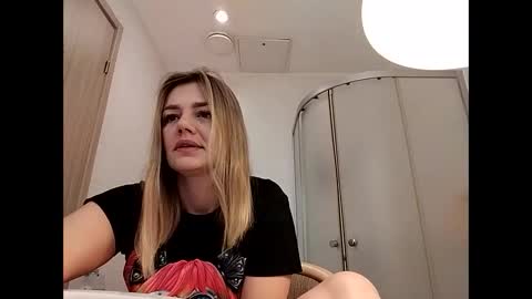 Snapshot of krisssexi chatting on February 2025 03:09:02 AM KrissSexi online show from February 2025 03:09:02 AM