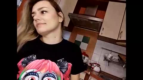 Snapshot of krisssexi chatting on March 2025 05:32:01 AM KrissSexi online show from March 2025 05:32:01 AM