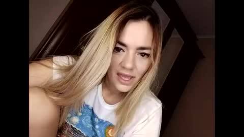 Snapshot of krisssexi chatting on September 2025 04:03:01 AM KrissSexi online show from September 2025 04:03:01 AM