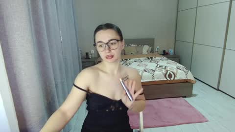 Snapshot of kristall_xxx chatting on March 2026 06:13:02 AM twitter Annemarye 23 online show from March 2026 06:13:02 AM