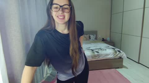 Snapshot of kristall_xxx chatting on April 2026 05:12:02 AM twitter Annemarye 23 online show from April 2026 05:12:02 AM