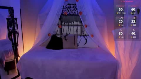 Kristen online show from October 2025 10:00:02 PM