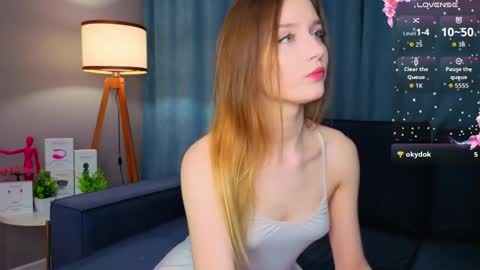 Snapshot of kristenfil chatting on April 2026 04:19:02 PM Kristen online show from April 2026 04:19:02 PM