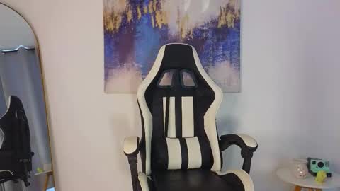 Snapshot of kristennblue_ chatting on November 2025 04:17:01 PM Kris online show from November 2025 04:17:01 PM