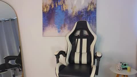 Snapshot of kristennblue_ chatting on November 2025 02:17:02 PM Kris online show from November 2025 02:17:02 PM