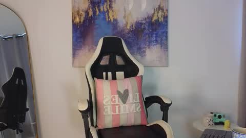 Snapshot of kristennblue_ chatting on November 2025 03:00:02 PM Kris online show from November 2025 03:00:02 PM