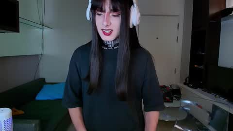 Snapshot of kristinaholland chatting on March 2025 05:02:01 PM kristina online show from March 2025 05:02:01 PM