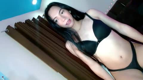 Snapshot of kristine_lux chatting on September 2025 05:01:02 PM kristine online show from September 2025 05:01:02 PM