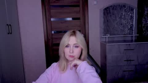 Snapshot of kristy_fran chatting on March 2026 11:33:01 PM Kristy online show from March 2026 11:33:01 PM